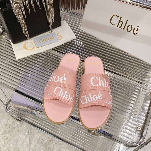 chloe 克洛伊 最新的交叉编织带罗马拖鞋 明星们还没上脚秀 我们就抢先欧洲购入来复刻 进口定做的高密度多物料组合织带 并不是一般的帆布 而且十分笔挺 不像市