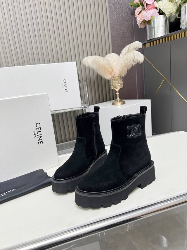 短靴270 Celine 赛琳2024凯旋门时尚百搭舒适厚底靴！！面料头层牛皮、高丝光羊京、内里羊皮发炮大底、标准码数35 40 41、42订做不退放！