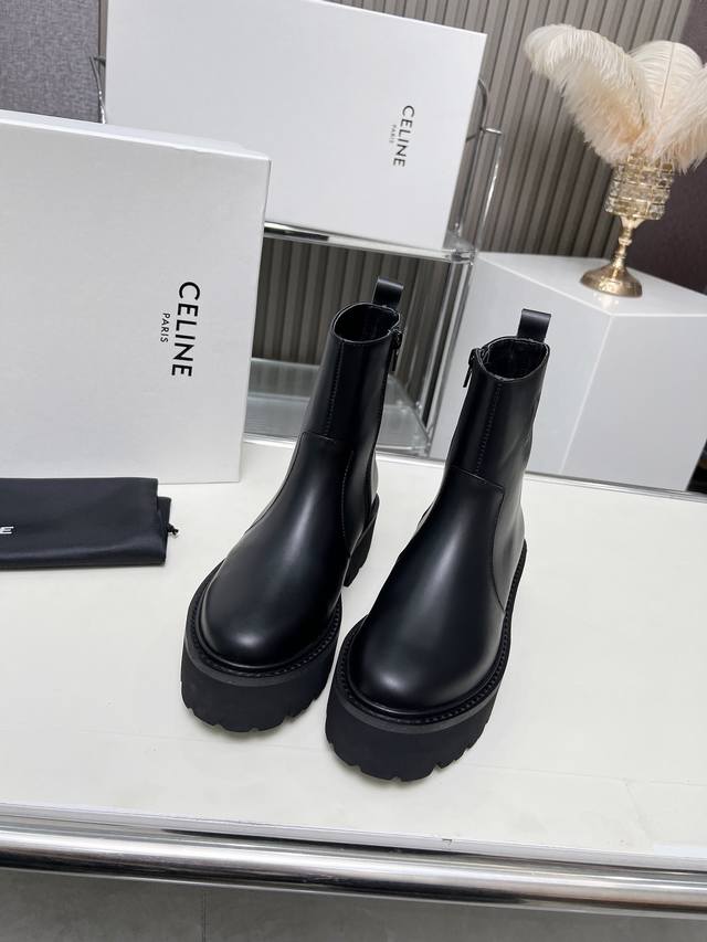 短靴270 Celine 赛琳2024凯旋门时尚百搭舒适厚底靴！！面料头层牛皮、高丝光羊京、内里羊皮发炮大底、标准码数35 40 41、42订做不退放