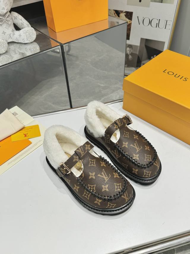 2054秋冬新款 Louis Vuitton 超级百搭勃肯毛鞋经典再创，活力十足上脚更舒服大气， 面料：经典老花皮+原版五金配件，内里：高档羊毛 ，鞋底：Pu发