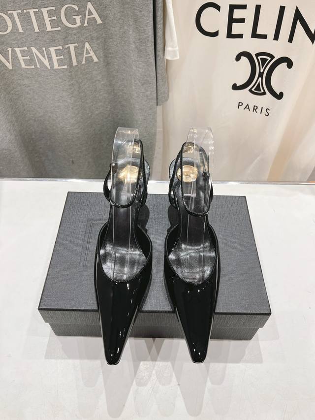 高版本出厂 Saint Lauren* 圣罗兰ysl 25 春夏全新走秀高跟鞋 全新鞋型配上圣罗兰标志7.5Cm新金跟！ 唯有ysl最懂女人心，不接受反驳，超级