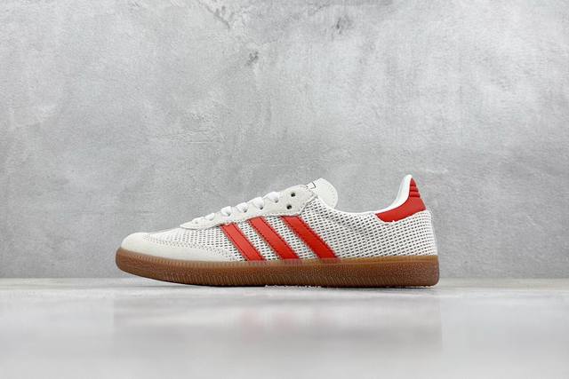 adidas Originals Samba Og 白红 此款以简约大方的造型设计，给人以随性休闲的时尚格调，穿着舒适轻便，运动灵活自如，蓝满足日常个性穿搭。