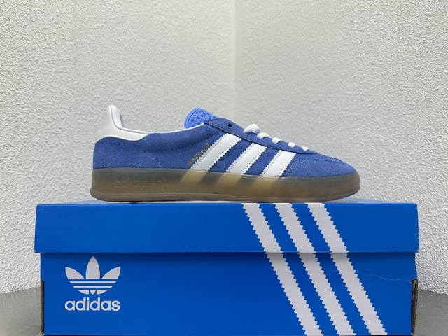 档口现货ad Gazelle Indoor Trainers 羚羊内训系列低帮复古百搭休闲运动德训风板鞋 If1809 90年代经典的复刻版！自60年代以足球训