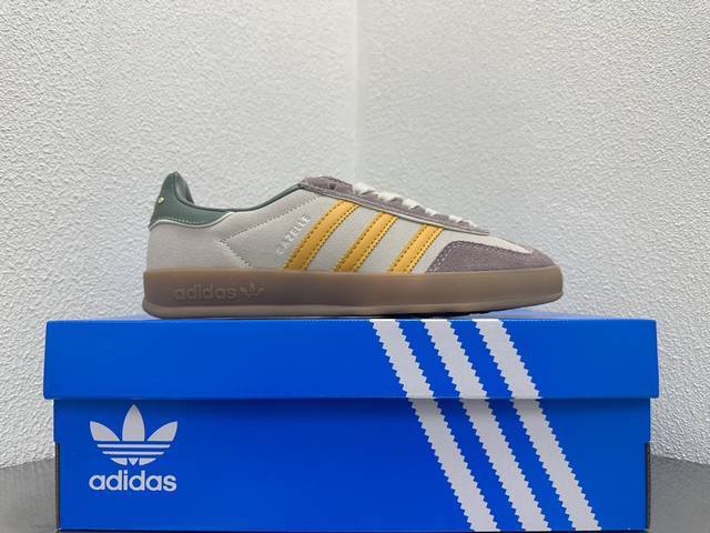 档口现货ad Gazelle Indoor Trainers 羚羊内训系列低帮复古百搭休闲运动德训风板鞋 If1809 90年代经典的复刻版！自60年代以足球训