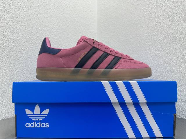 档口现货ad Gazelle Indoor Trainers 羚羊内训系列低帮复古百搭休闲运动德训风板鞋 If1809 90年代经典的复刻版！自60年代以足球训