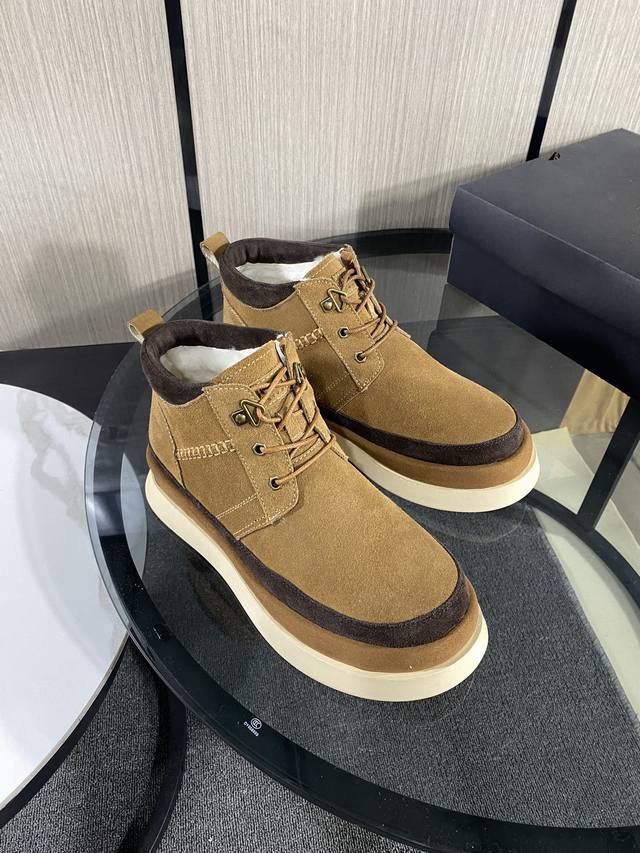 ugg P: Size：39-44 秋冬男士必选，时尚休闲，简单大方的车缝线工艺，适合任何服装搭配，源自欧洲的欧版宽边板型，加上时尚的颜色搭配，无论哪种身材都显