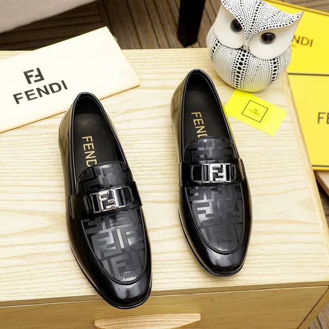 fendi 最新男士正装皮鞋经典系列不容错过头层采用进口头层牛皮原单品质，皮质光滑细腻版型超赞，完美流线型轮廓皮内里，3色可选！码数38-44 45.46.可订