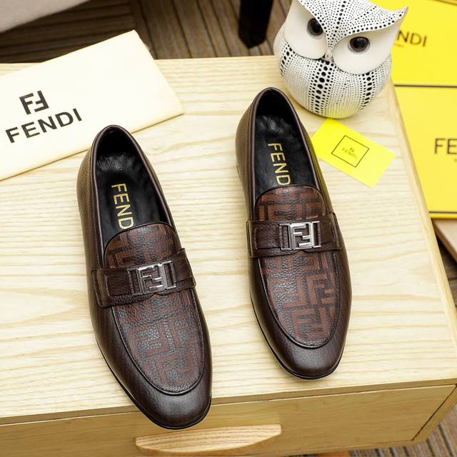 fendi 最新男士正装皮鞋经典系列不容错过头层采用进口头层牛皮原单品质，皮质光滑细腻版型超赞，完美流线型轮廓皮内里，3色可选！码数38-44 45.46.可订