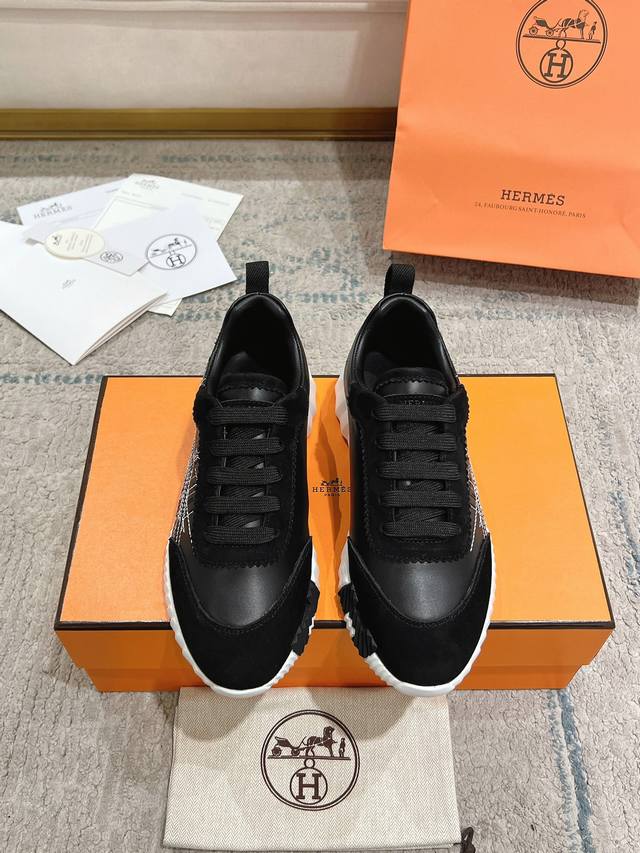 顶级版本 2024Ss Hermès 爱马仕 初秋新品 情侣款 休闲鞋 拼色设计mm风 超前时尚 简约高级 随意搭配 上脚非常轻便舒适 鞋面：麂皮 牛皮 内里：