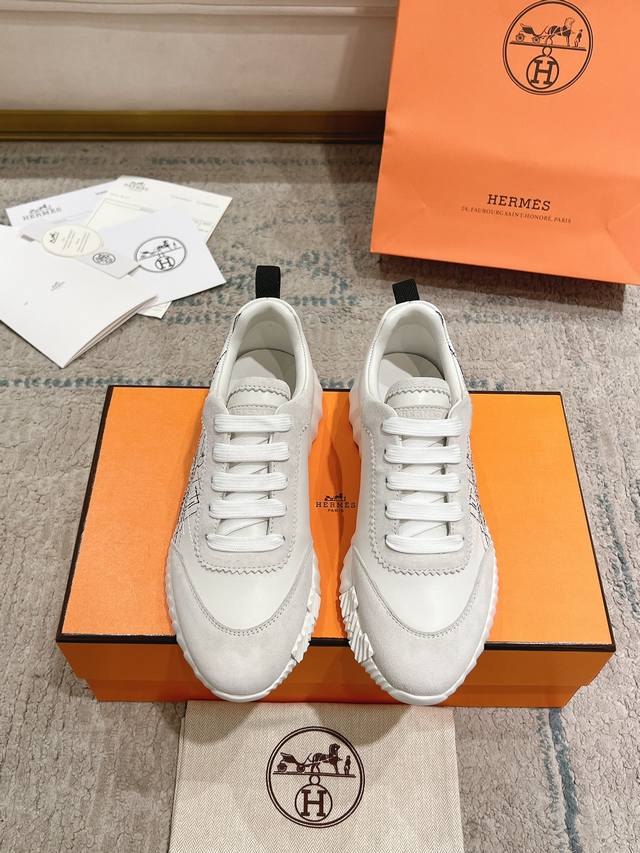 顶级版本 2024Ss Hermès 爱马仕 初秋新品 情侣款 休闲鞋 拼色设计mm风 超前时尚 简约高级 随意搭配 上脚非常轻便舒适 鞋面：麂皮 牛皮 内里：