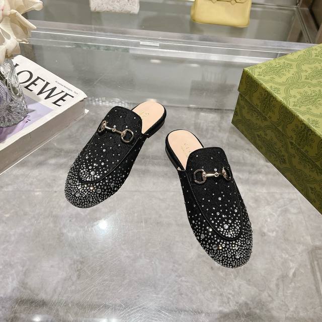 1803-1 黑g钻 35-41 40 41定做 作为gucci设计传承的杰出代表，Jordaan系列饰马衔扣乐福鞋生动彰显经典优雅格调。这款鞋履采用品牌标志性