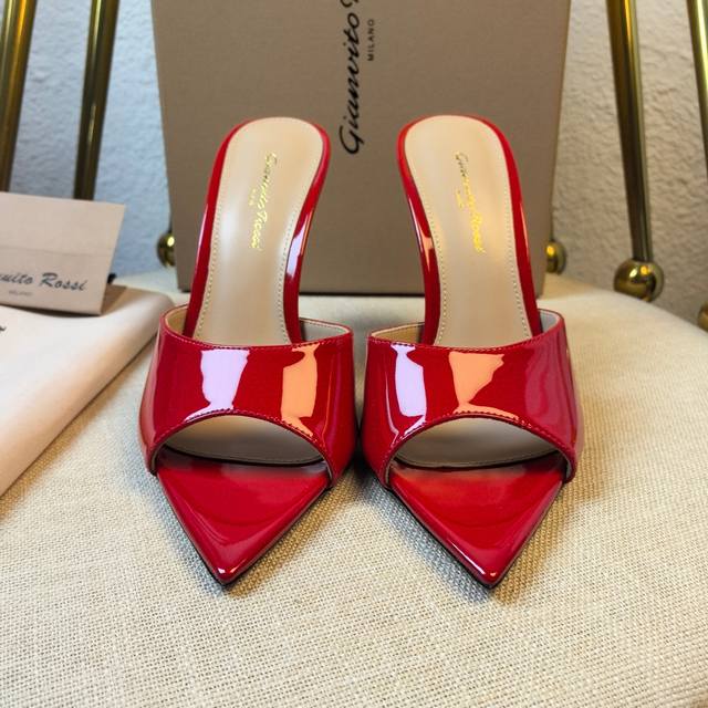 出厂价： Gianvito Rossi 5 这款高跟拖鞋 极简主义的 Elle、Gianvito Rossi 秉承了其传统意大利工艺，专注精巧细节，打造优雅女人