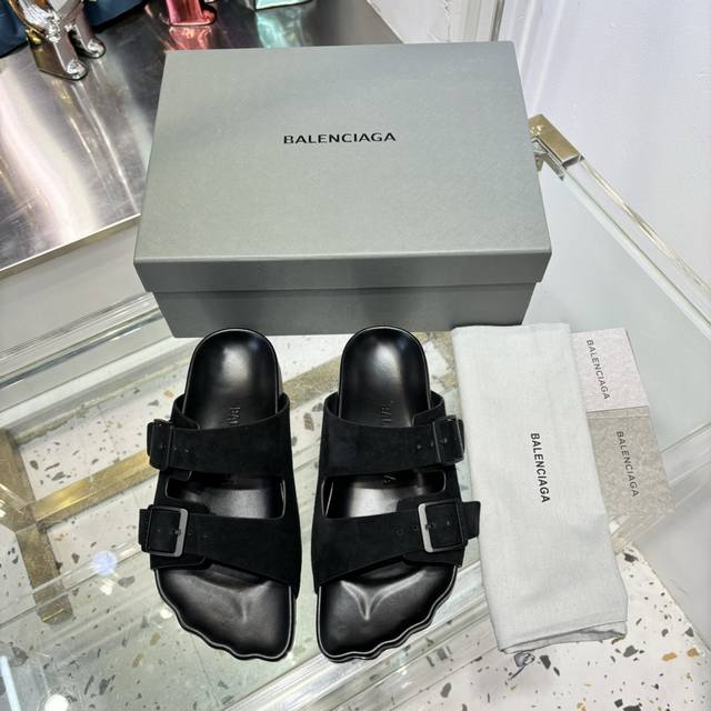 balenciaga巴黎世家 新款情侣拖鞋 顶级版本，超火巴黎世家拖鞋 情侣尺码 时装博主与欧美明星大爱款 必备款 时尚个性 原版天然橡胶防滑耐磨底 配专柜最新