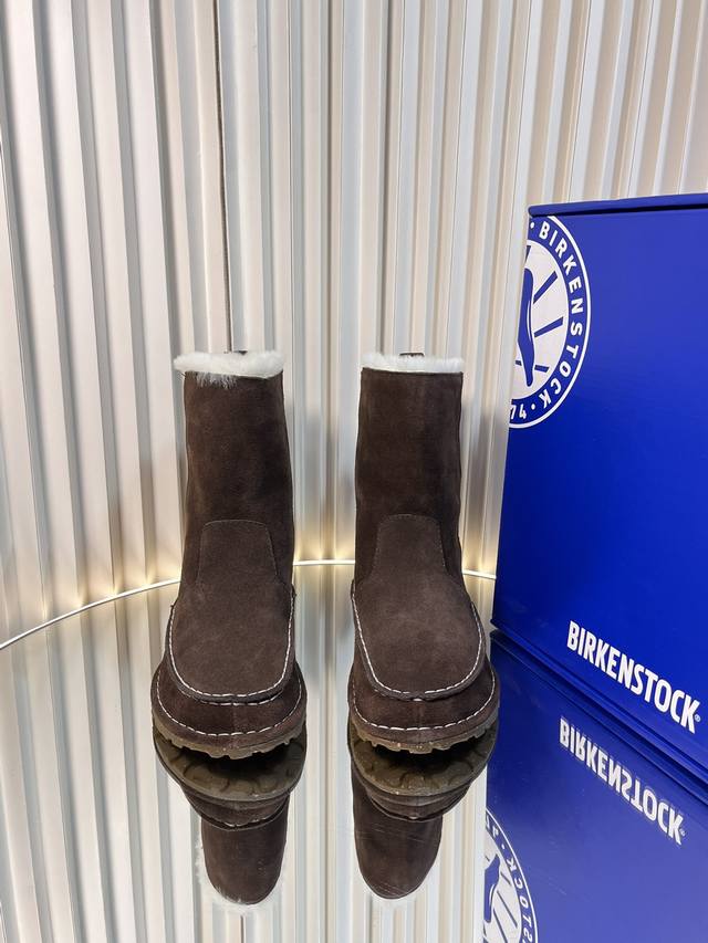 脖肯birkenstock 2024秋冬 新款厚底羊毛雪地靴 非常简约大气的设计 秋冬怎么搭配都好看，完全没有笨重感； 温暖舒适的靴筒，搭配帅气机车风格，兼具了