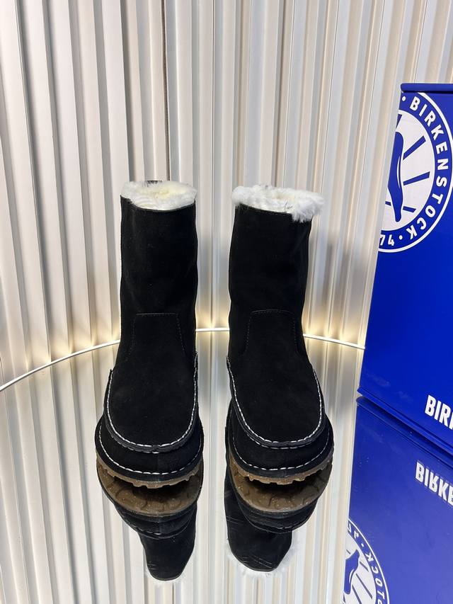 脖肯birkenstock 2024秋冬 新款厚底羊毛雪地靴 非常简约大气的设计 秋冬怎么搭配都好看，完全没有笨重感； 温暖舒适的靴筒，搭配帅气机车风格，兼具了