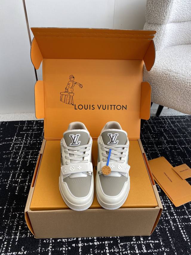 代购级 官网同步盒包装 Louis Vuitton 24Ss 驴家的爆款！Trainer板鞋，每个人都必须入的款，绝不后悔！ 超级百搭高级！什么衣服都好搭。最主