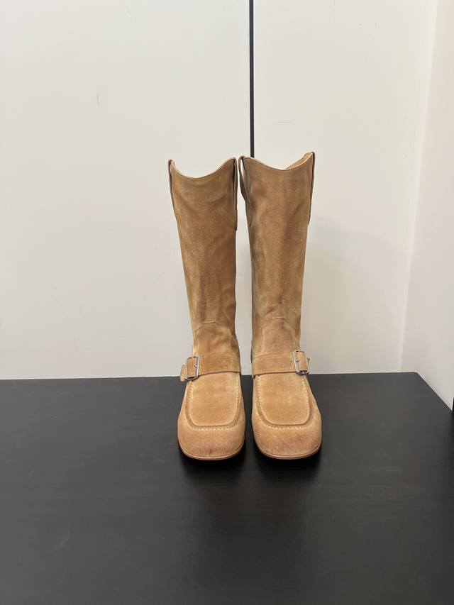 maison Margiela 玛吉拉麂皮牛皮擦色靴子每一双都是独一无二宽筒直筒长靴不过膝 2024秋冬新款平底高筒靴 意大利真皮鞋底 原版套楦鞋型很大方 搭配