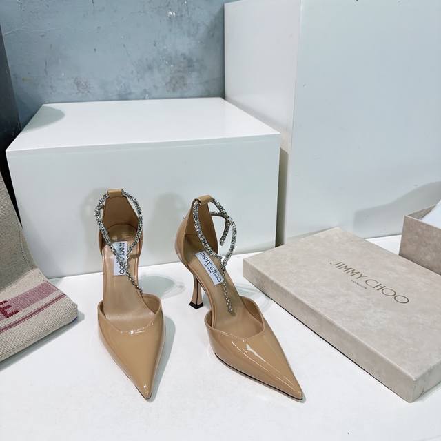 高品质出厂 ！顶级品质jimmy Choo25春夏jc新款水钻链条高跟中空凉鞋单鞋婚鞋！水钻装饰 Blingbling 迎面扑来高贵典雅的气息，闪亮不显庸俗！