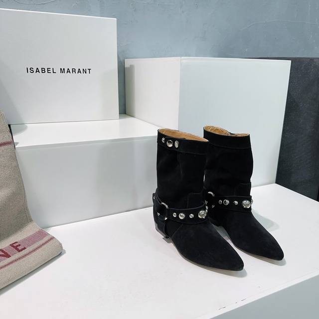 高品质出厂 ！顶级品质isabel Marant 伊莎贝尔24Ss秋冬五金扣简易尖头一脚蹬短靴！满满家族风格的一款经典女款拼接中短靴标准的欧美风格代表一个用极简