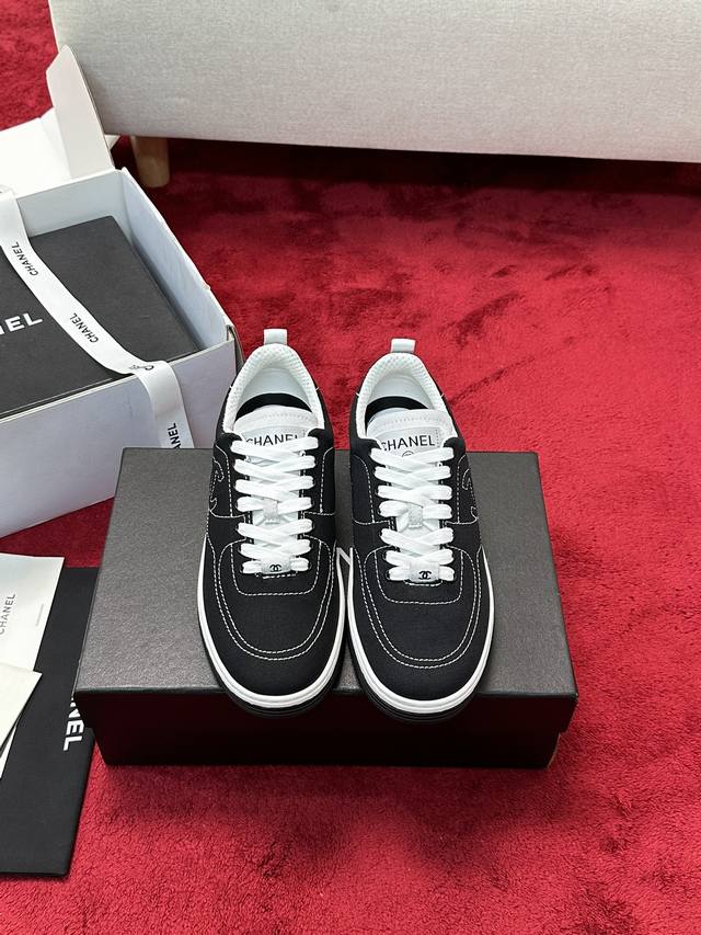 厂价 Size: 35-40 唯一对版 Chanel 25C早春度假系列运动鞋 原版购入开发 做货 经典设计 重新演绎手绘漫画风，空白区可自行涂鸦上色，白底黑边