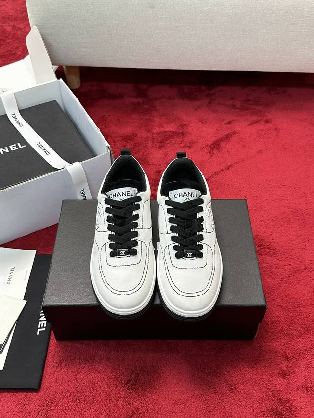 厂价 Size: 35-40 唯一对版 Chanel 25C早春度假系列运动鞋 原版购入开发 做货 经典设计 重新演绎手绘漫画风，空白区可自行涂鸦上色，白底黑边