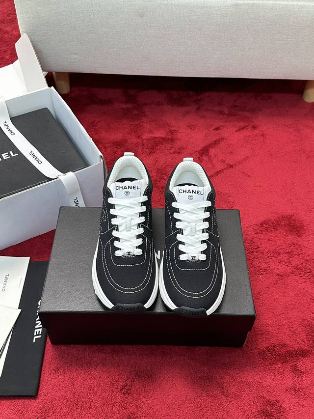 厂价 Size: 35-40 唯一对版 Chanel 25C早春度假系列运动鞋 原版购入开发 做货 经典设计 重新演绎手绘漫画风，空白区可自行涂鸦上色，白底黑边