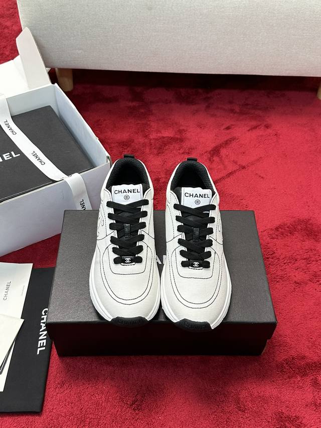 厂价 Size: 35-40 唯一对版 Chanel 25C早春度假系列运动鞋 原版购入开发 做货 经典设计 重新演绎手绘漫画风，空白区可自行涂鸦上色，白底黑边