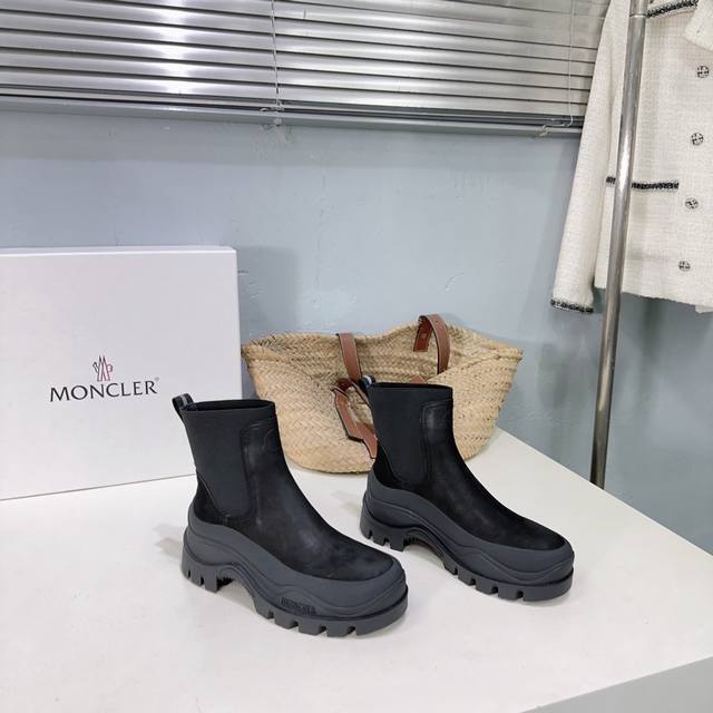 高品质出厂 ！小众潮牌 蒙-口 Moncler24Ss秋冬新款 松紧拼接切尔西松糕厚底短靴！ 此款皮靴采用反绒牛皮制成 点缀标志性moncle*织带细节，一脚蹬