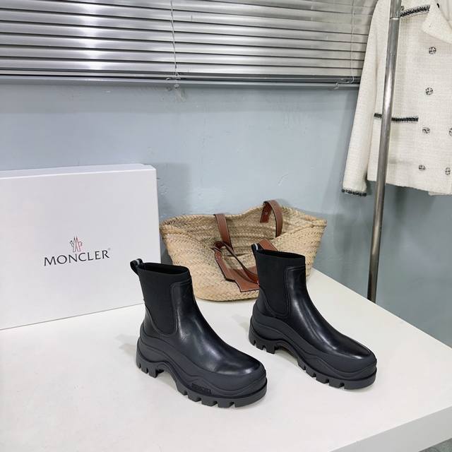 高品质出厂 ！小众潮牌 蒙-口 Moncler24Ss秋冬新款 松紧拼接切尔西松糕厚底短靴！ 此款皮靴采用反绒牛皮制成 点缀标志性moncle*织带细节，一脚蹬