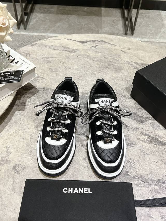 出厂价 Chanel 香奈儿最新25C休闲运动鞋 原版模具定制 无敌漂亮又好穿 绝对仙女款 超级舒服，配色高级耐看 百搭 率性的休闲运动风，飒爽又自然，演绎香奈