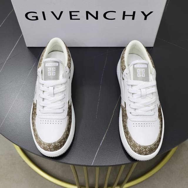 Givenchy 纪梵希 -高端品质 原单 -鞋面；纳帕小牛皮、品牌图腾布匹、鞋身丝印品牌logo -内里：品牌网帆布，垫脚；水染牛皮 -大底：超轻tpr 橡胶