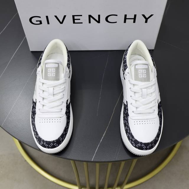 Givenchy 纪梵希 -高端品质 原单 -鞋面；纳帕小牛皮、品牌图腾布匹、鞋身丝印品牌logo -内里：品牌网帆布，垫脚；水染牛皮 -大底：超轻tpr 橡胶