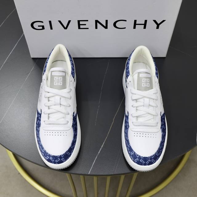 Givenchy 纪梵希 -高端品质 原单 -鞋面；纳帕小牛皮、品牌图腾布匹、鞋身丝印品牌logo -内里：品牌网帆布，垫脚；水染牛皮 -大底：超轻tpr 橡胶