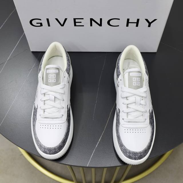 Givenchy 纪梵希 -高端品质 原单 -鞋面；纳帕小牛皮、品牌图腾布匹、鞋身丝印品牌logo -内里：品牌网帆布，垫脚；水染牛皮 -大底：超轻tpr 橡胶