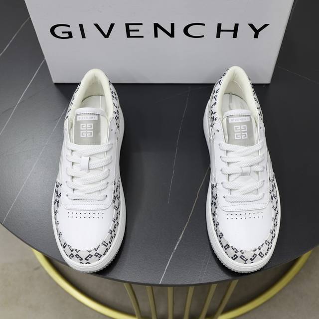 Givenchy 纪梵希 -高端品质 原单 -鞋面；纳帕小牛皮、品牌图腾布匹、鞋身丝印品牌logo -内里：品牌网帆布，垫脚；水染牛皮 -大底：超轻tpr 橡胶