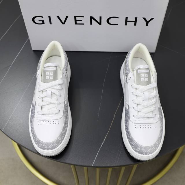 Givenchy 纪梵希 -高端品质 原单 -鞋面；纳帕小牛皮、品牌图腾布匹、鞋身丝印品牌logo -内里：品牌网帆布，垫脚；水染牛皮 -大底：超轻tpr 橡胶