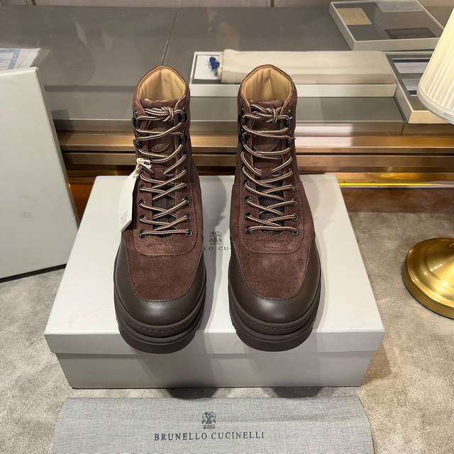 编码：Ys005362 Brunello Cucinelli 2024秋冬男士新款皮质登山羊毛靴 鞋面采用进口高丝光a级牛反绒和全粒面头层荔枝纹牛皮打造，鞋舌饰