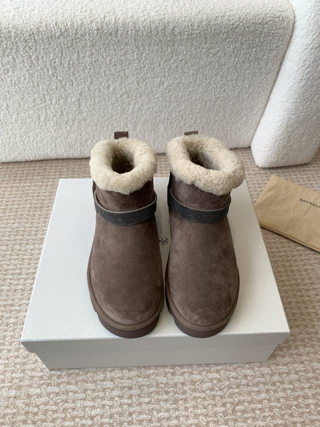 工厂价 Brunello Cucinelli 24Ss 冬季新款 雪地靴 羊羔毛包子靴 Bc有着原汁原味意大利奢侈审美dna，以及对女性的深刻理解与苦心钻研，O