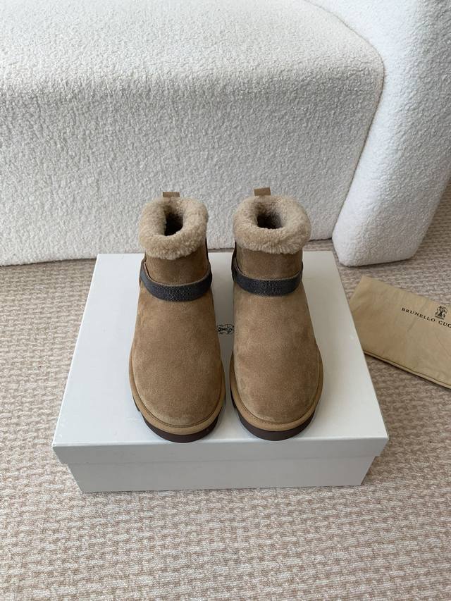 工厂价 Brunello Cucinelli 24Ss 冬季新款 雪地靴 羊羔毛包子靴 Bc有着原汁原味意大利奢侈审美dna，以及对女性的深刻理解与苦心钻研，O