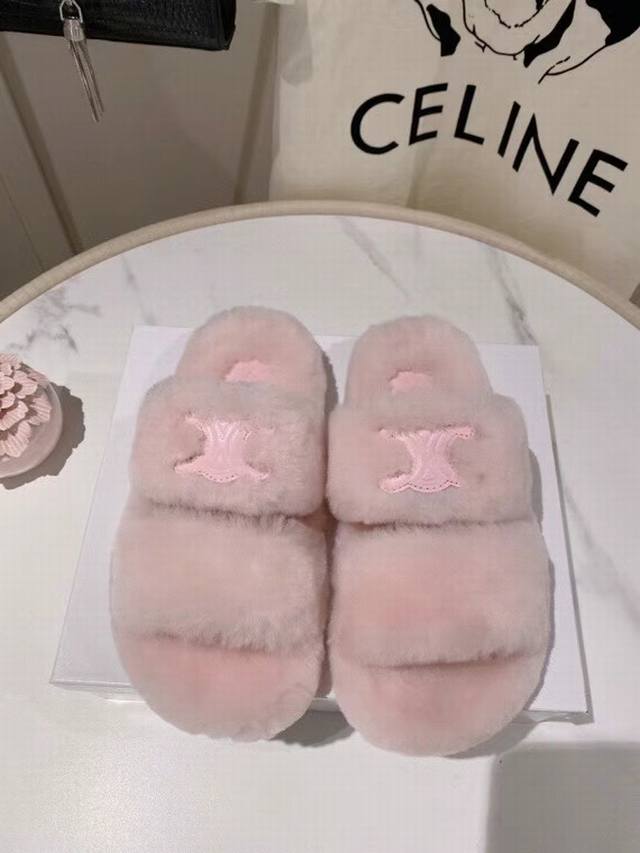 celine 塞琳 4 秋冬新品 100%纯羊毛拖鞋 毛茸茸的羊毛是选用欧洲进口a级羊毛 原版1:1复刻，鞋面和垫脚logo是羊皮 Tpu大底，耐磨防滑！码数3