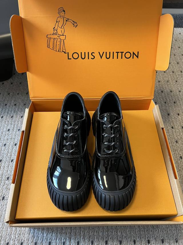 顶级版本 Louis Vuitto* 24秋冬 Lv 路易威登秋冬新款复古厚底鞋 玛丽珍 可爱十足非常减龄，完全不害怕显腿短，穿上后显得腿又瘦又直，超级推荐！