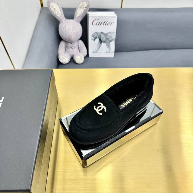 厂价 顶级版本 Chanel 24K秋冬新款毛茸茸乐福鞋 泰迪毛毛鞋 很舒服诶 美拉德棕色还是很适合秋冬的～ 鞋面麂皮 内里皮毛一体 真皮大底 Size:35-