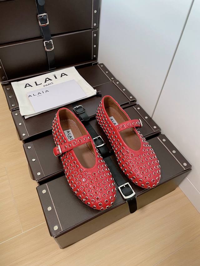 厂价全钻款 ，大眼扣款 ，镂空皮款 ，网面款 Alaia｜阿莱亚24S新品复古 玛丽珍鞋芭蕾舞鞋 满满的少女风 既摩登又复古的味道 非常的简约大气 不管是半身裙