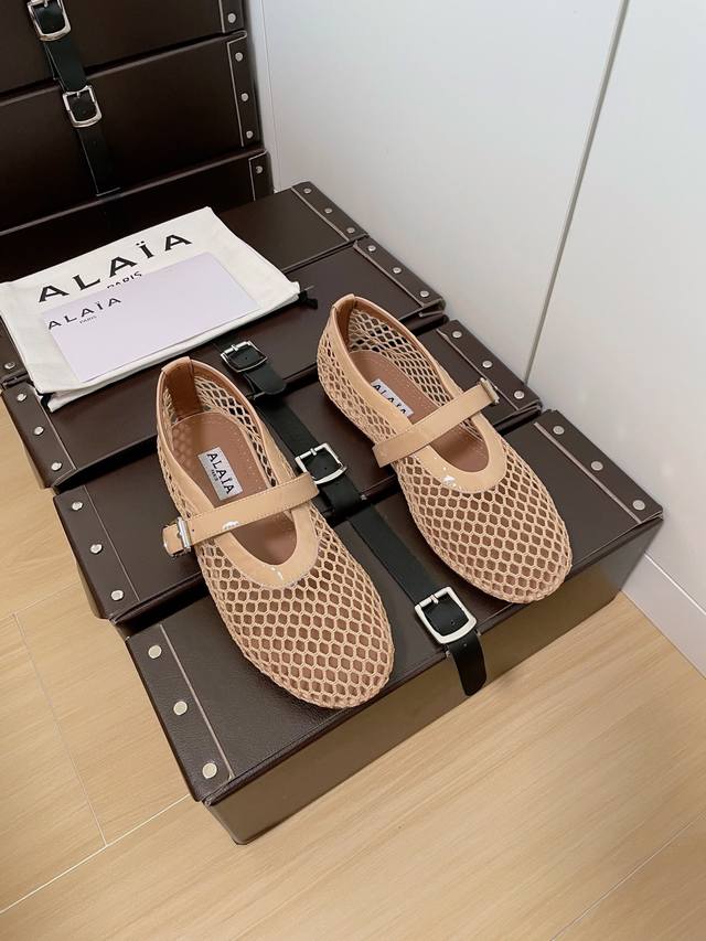 厂价全钻款 ，大眼扣款 ，镂空皮款 ，网面款 Alaia｜阿莱亚24S新品复古 玛丽珍鞋芭蕾舞鞋 满满的少女风 既摩登又复古的味道 非常的简约大气 不管是半身裙