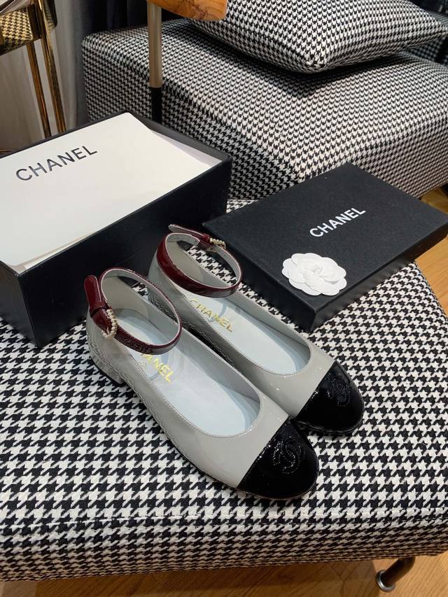 出厂价 Chanel 香奈儿 23Ss新品#玛丽珍系列 可文艺可时髦 穿搭率实在太高了 百搭舒适 上脚秒变大长腿！ 鞋面采用进口牛皮 漆皮 内里垫脚是羊皮 真皮