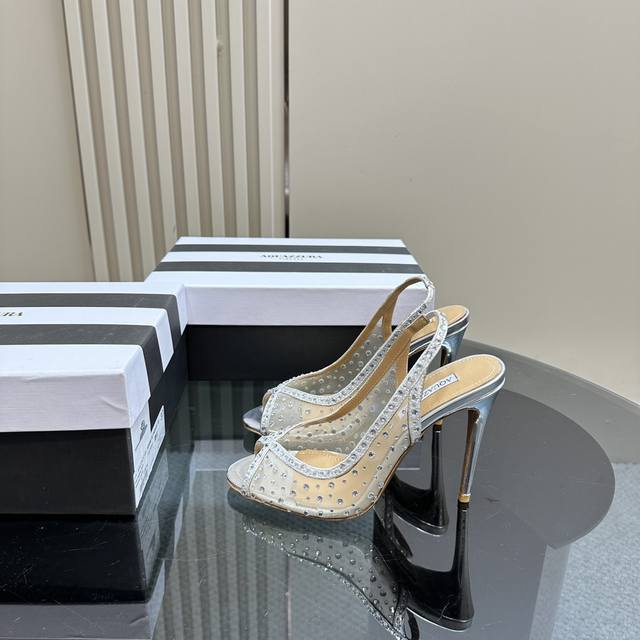 厂价 Aquazzura ｜金菠萝网纱钻面鱼嘴凉鞋 _______________________________ 夏天穿这种blingbling的鞋子真的绝美