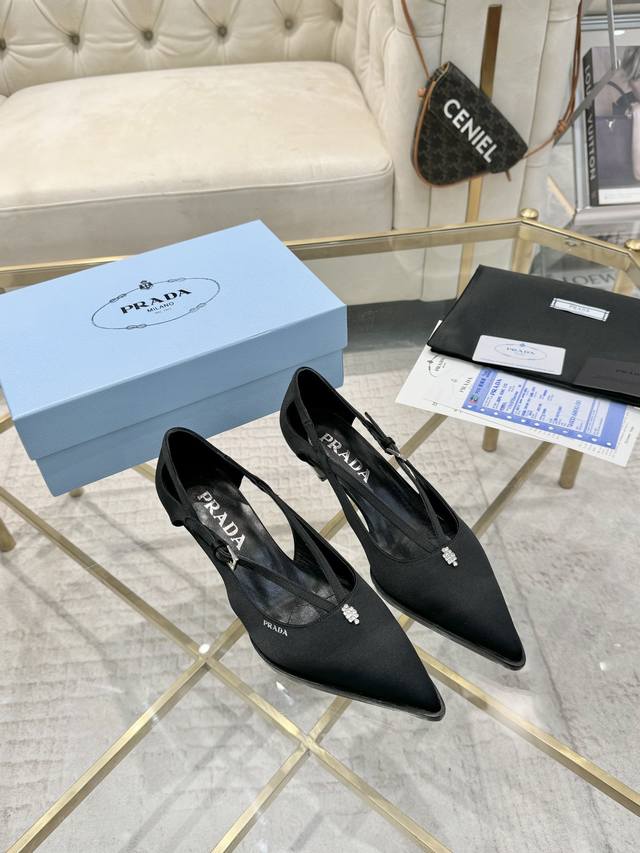 pradr 普拉达 上新出厂价 进口真皮底 仿真皮底 Prad* Raf Simons X 2024 Aw 时装周最新最火t台走秀系列款 鞋面：进口真丝面 内里