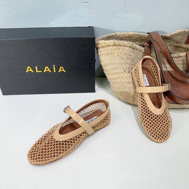 高品质出厂 ！Alaia 24春夏网面平底单鞋！最新春夏时装秀新款系列平底芭蕾舞鞋！法国高端一线高定品牌！时尚界最后的手艺人 只忠于展现女性身体曲线的裁剪之创于