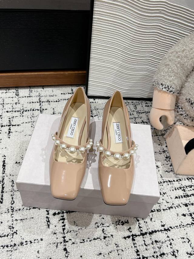 顶级品质 Jimmychoo Ss24 New Arrival～ 吉米周jc经典珍珠粗跟玛丽珍鞋 简约大气～高级优雅气质～女人味十足～ －年四季都可穿搭的款式，