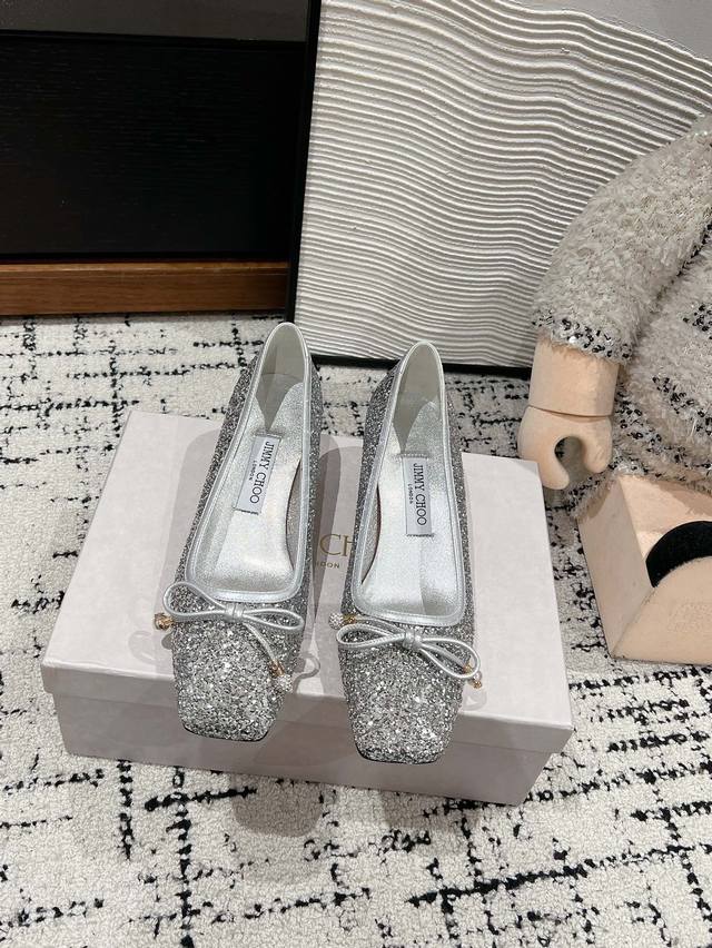 顶级品质 Jimmychoo Ss24 New Arrival～ 吉米周jc经典珍珠粗跟玛丽珍鞋 简约大气～高级优雅气质～女人味十足～ －年四季都可穿搭的款式，